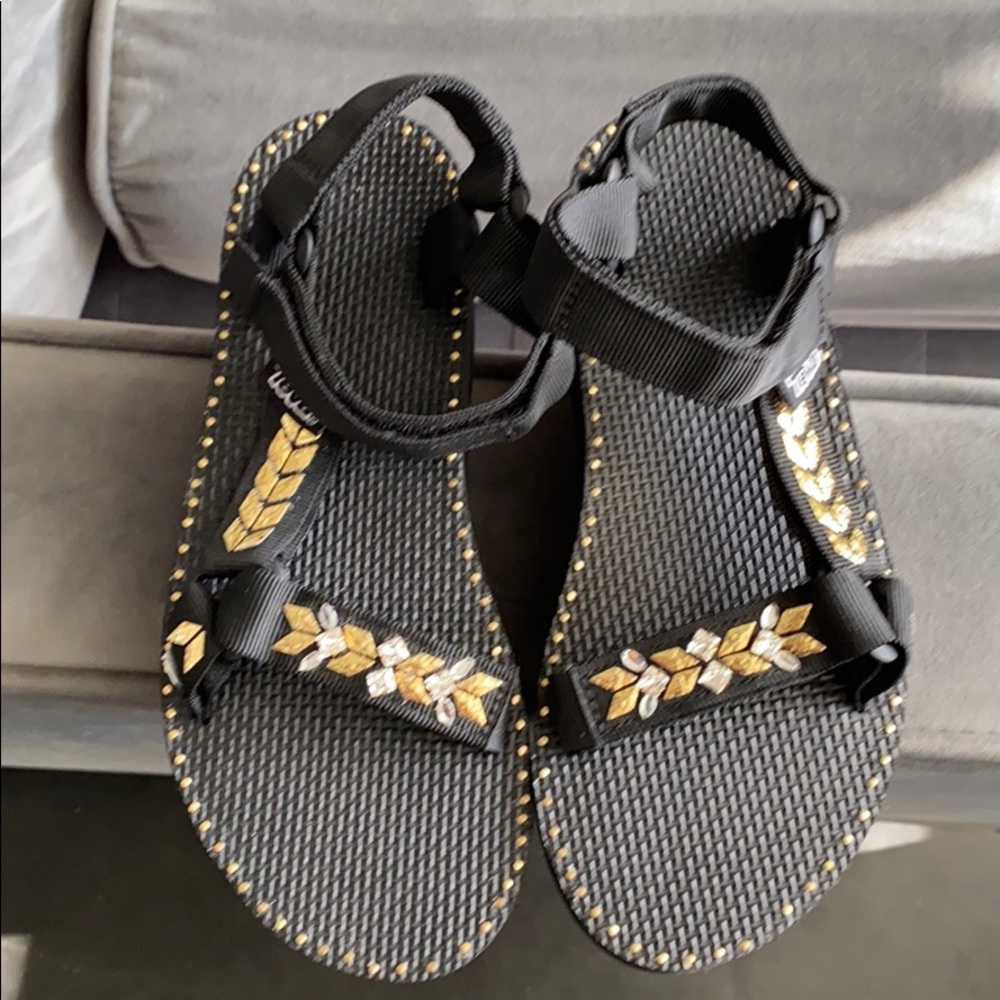 Teva flatforms size 6